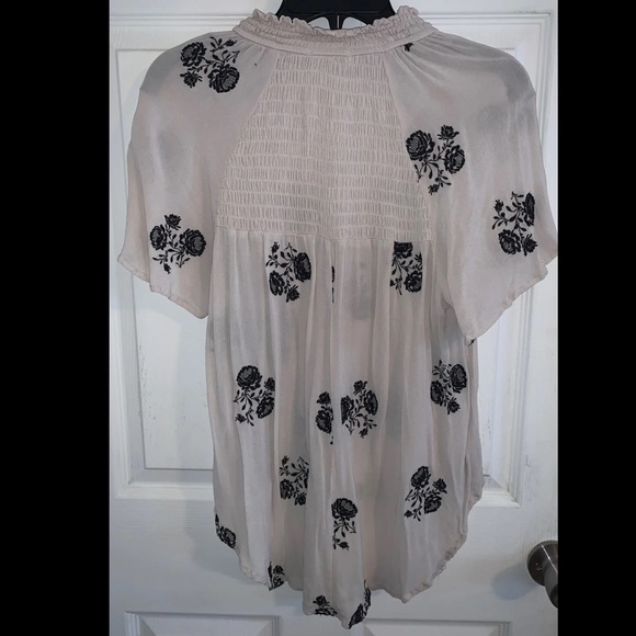 Chloe & Katie Floral Embroidered blouse - Picture 8 of 8